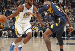 开云体育- 吴越鲸鲨队鏖战泰山黑豹队，冲浪超级杯击败，替补奇兵立功。禁区内连续解围